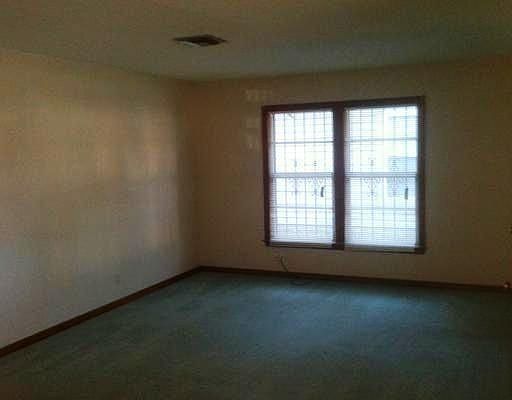 5th image of 2126 Evelyn St
