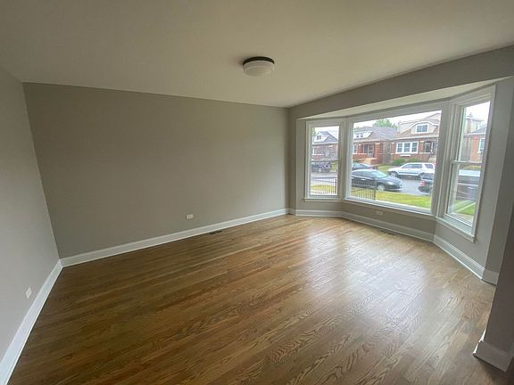 2nd image of 2727 N Moody Ave
