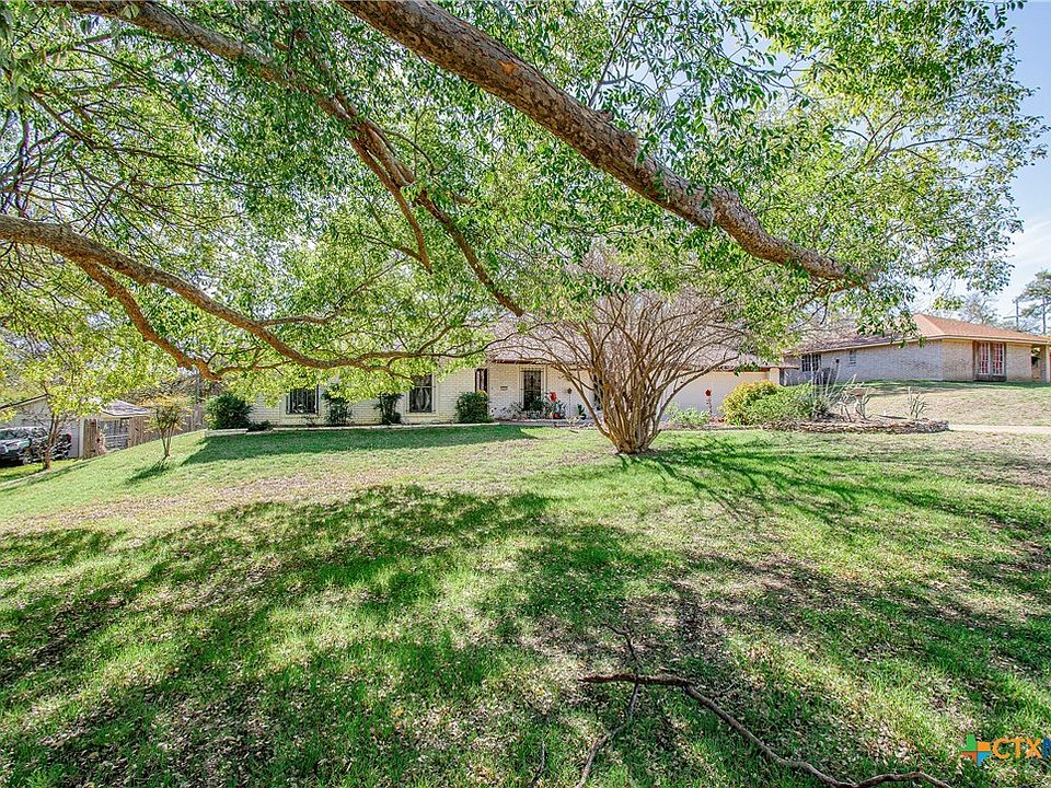 1st image of 725 Estate Dr