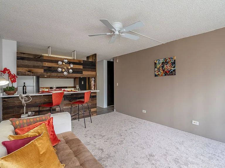 1050 Kinau St #806 — Photo 5