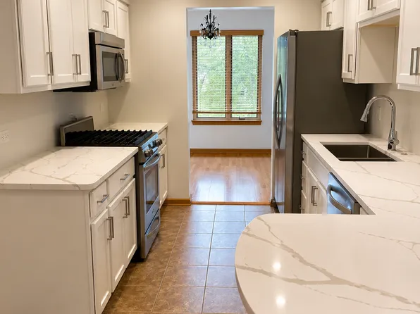 8316 Highpoint Cir Unit E, Darien, IL 60561