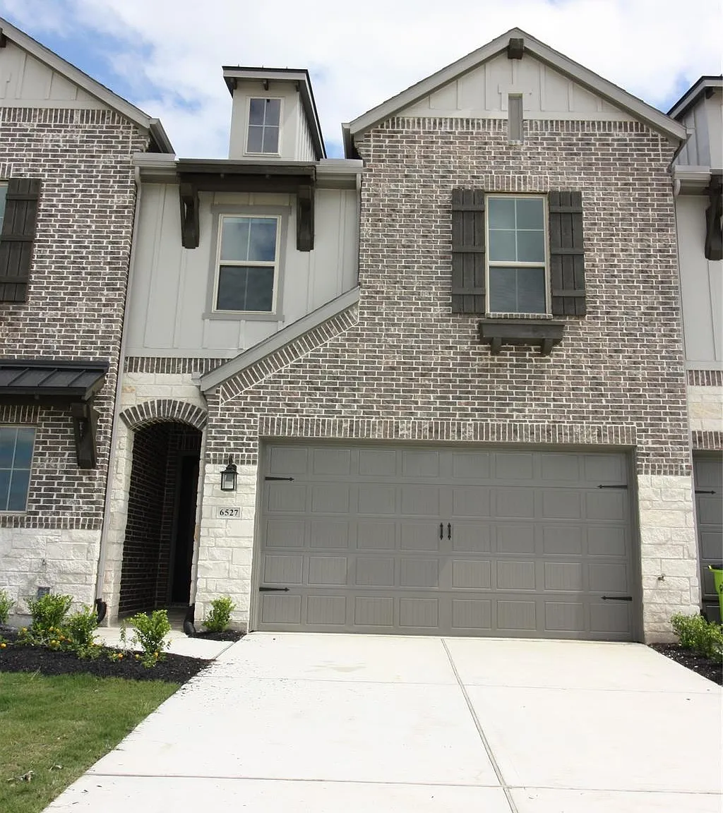 3 bed, 2.5 bath, 2138 sqft, $2,750 — Photo 1