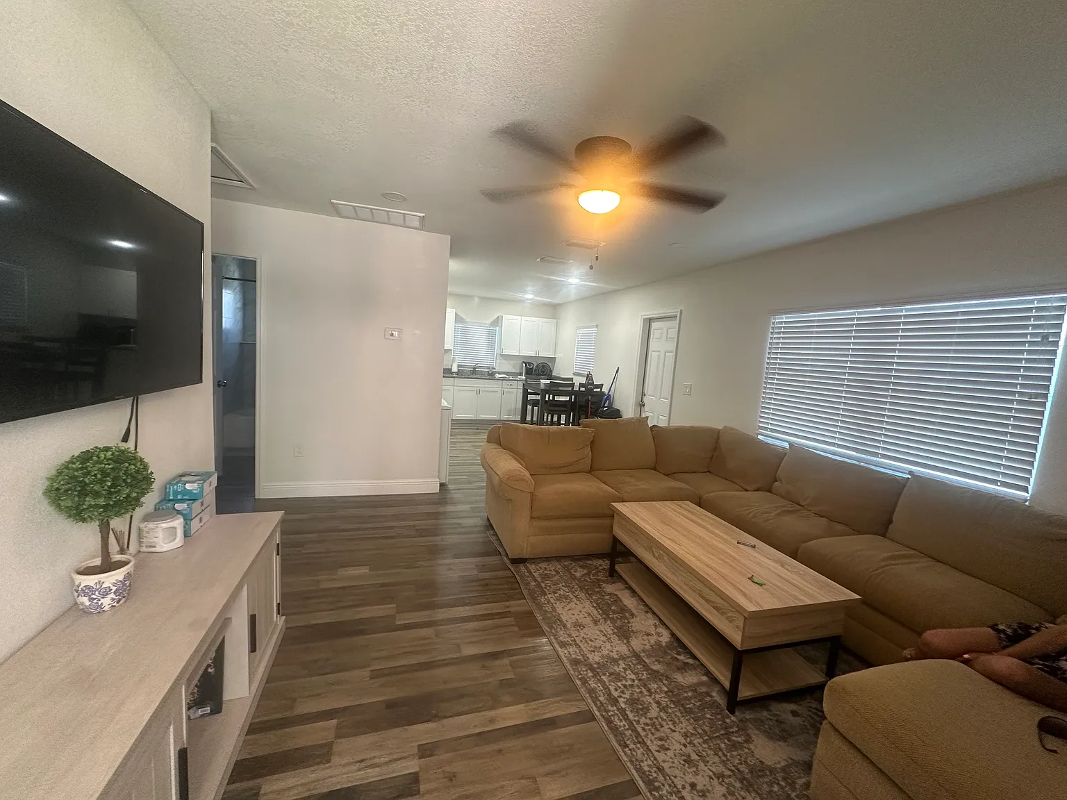 2 bed, 802 sqft, $1,750 — Photo 3