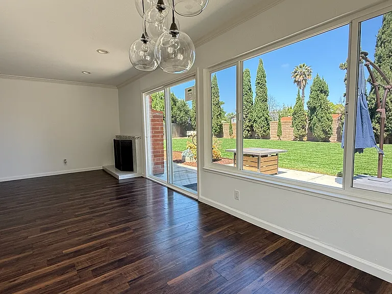 8123 Meadowlark Ct — Photo 9