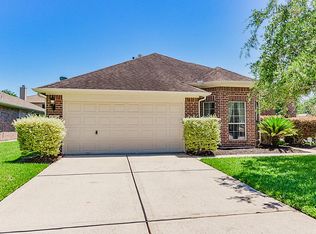 635 Oak Briar Dr, Kemah, TX 77565