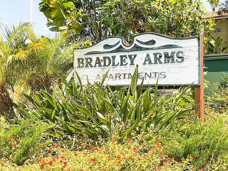 Bradley Arms — Photo 2