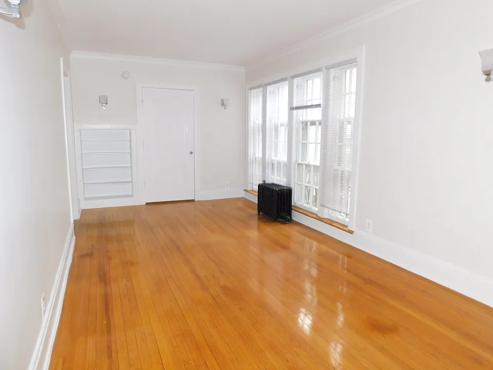 429 Linden Ave #G1