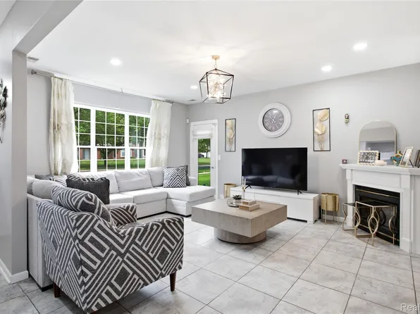 13169 Canopy Dr, Sterling Heights, MI 48313