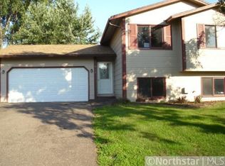 916 124th Ln NW, Coon Rapids, MN 55448