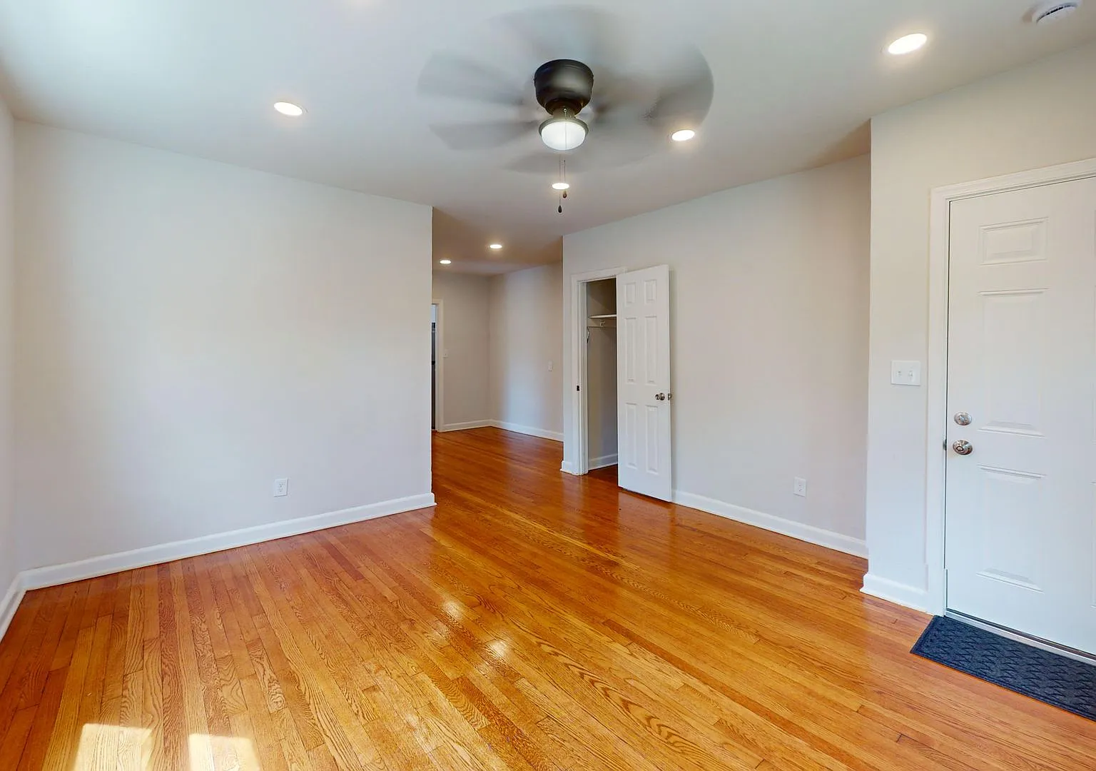 1549 Montana Avenue NE — Photo 1