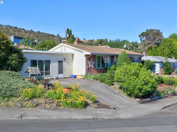 704 E 17th Pl, The Dalles, OR 97058