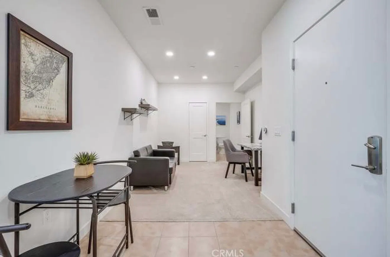 1 bed, 1.5 bath, 948 sqft, $3,200 — Photo 2