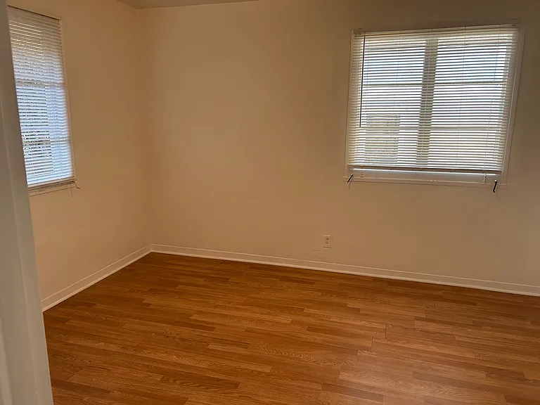 2435 De La Vina St #E — Photo 7
