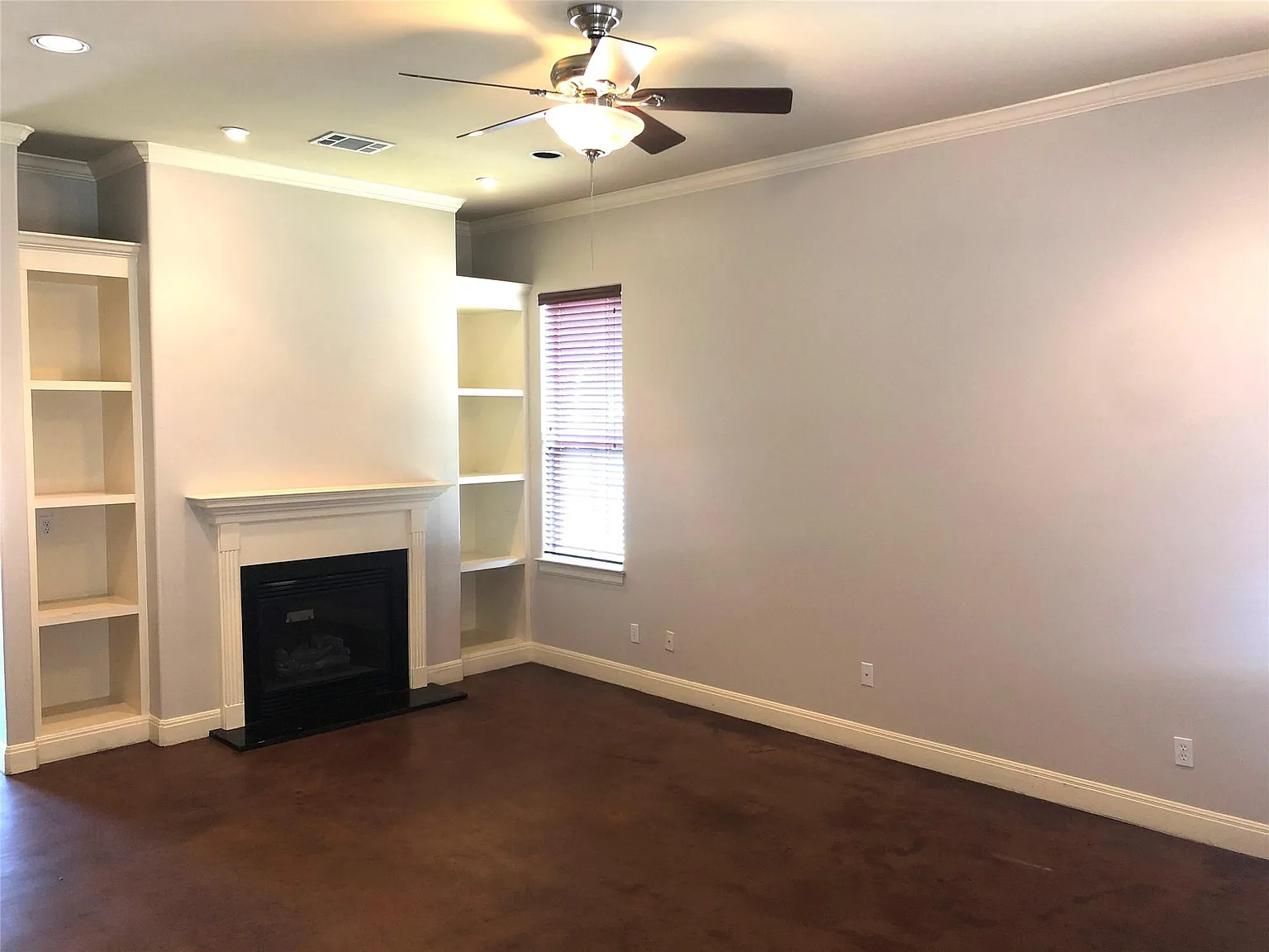 6 bed, 4.0 bath, 2300 sqft, $4,295 — Photo 2