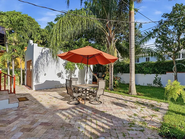 1137 Asturia Ave — Photo 14