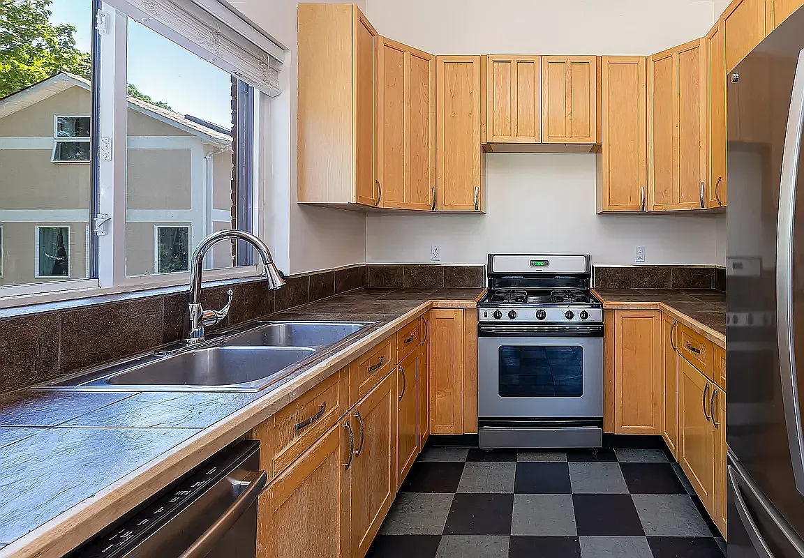 5420 Sylvan Avenue — Photo 4