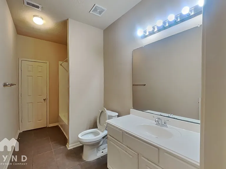 1411 Cameron Park Ln — Photo 16