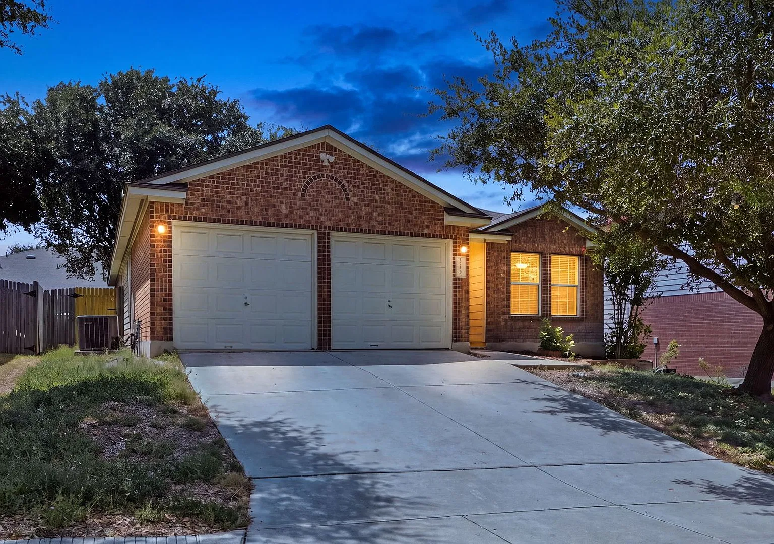 Charming 3 Bedroom - Available Now!! **Move In Special 50% Off 2nd Full Months Rent** — Photo 1