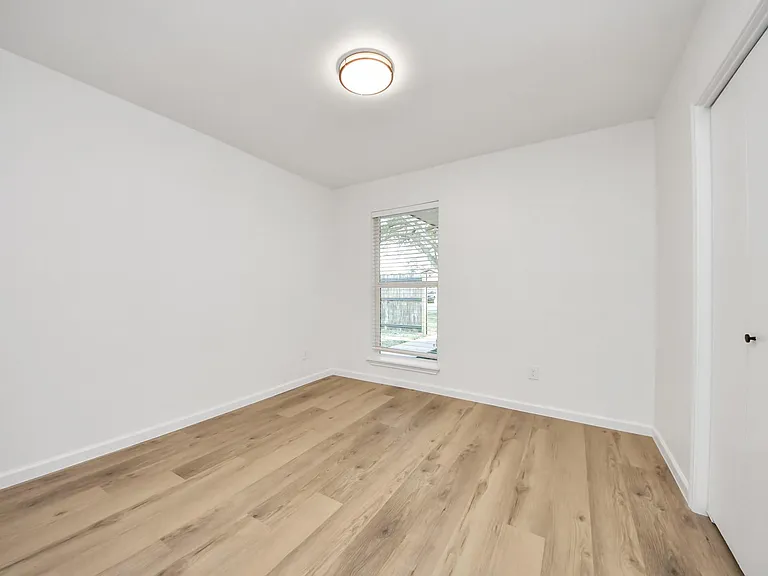 3305 Avenue R — Photo 16