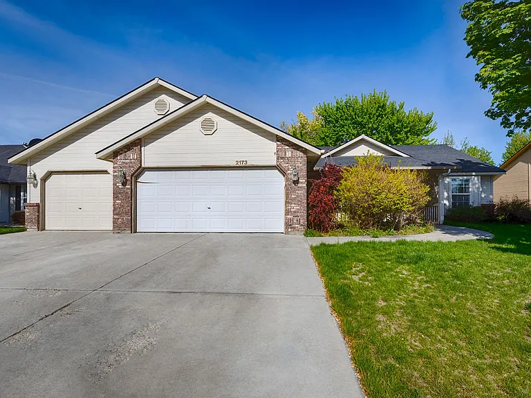 2173 S Petra Ave — Photo 1