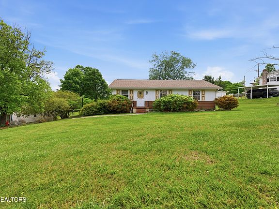 2nd image of 824 Woodview Dr