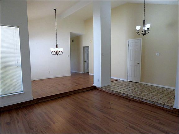 5th image of 10515 Walnut Glen Dr
