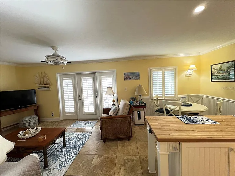 5164 Beach Dr SE #B — Photo 8