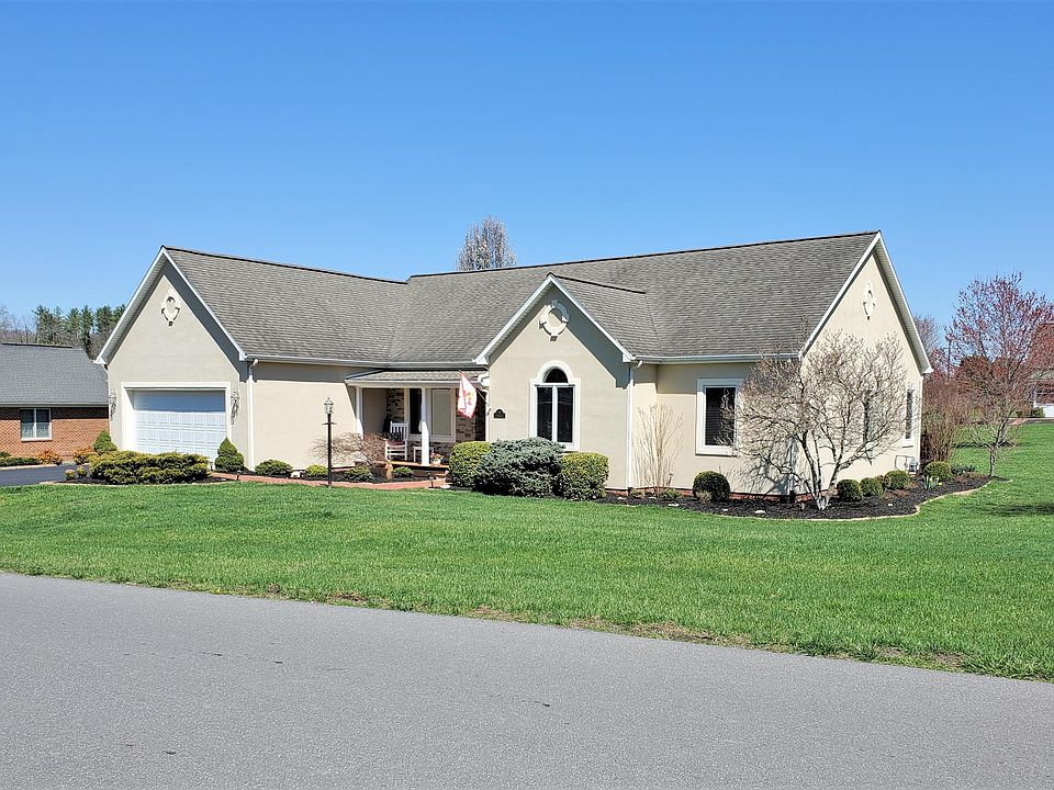 1st image of 12 Pinehurst Dr