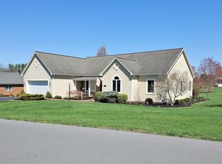 12 Pinehurst Dr, Lexington, VA 24450