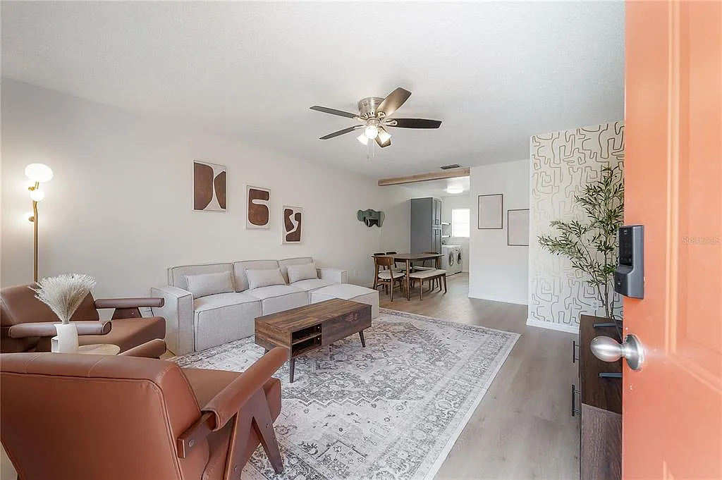 2 bed, 1.0 bath, 864 sqft, $1,875 — Photo 1