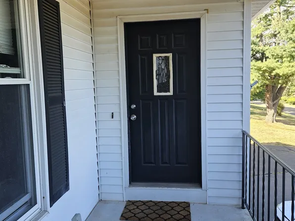49 Long Meadow Dr, Meriden, CT 06450