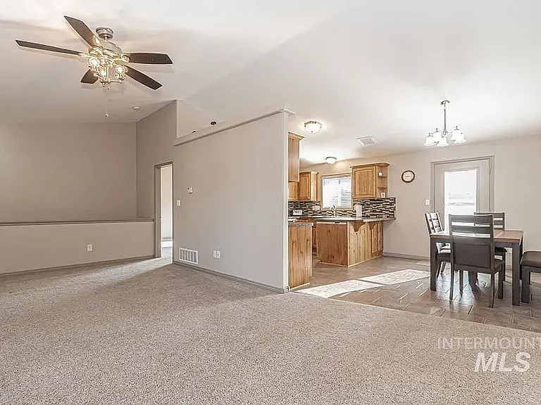 2221 S Frontier Dr — Photo 11