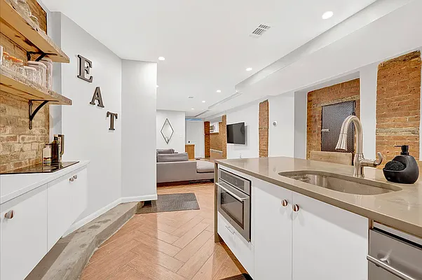 Rented by Remax Real Estate Professionals | media 37