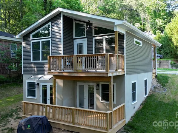 303 Oakdale Dr, Hendersonville, NC 28791