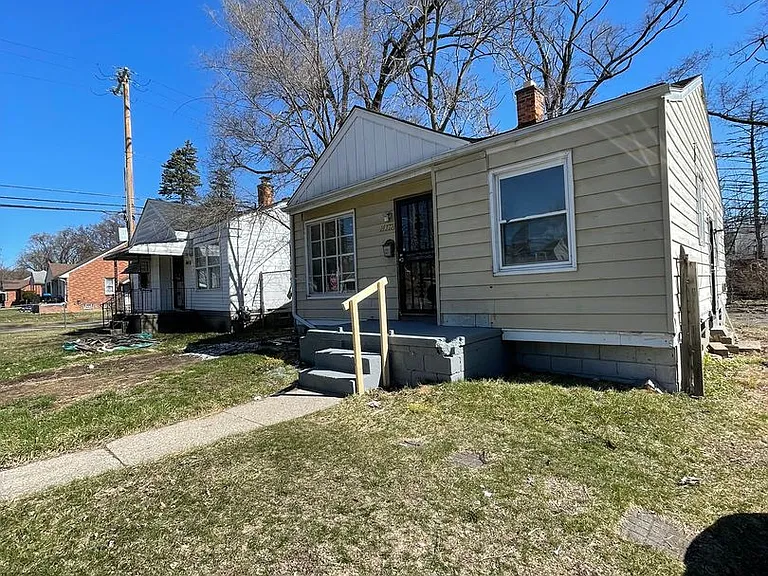 19372 Grandville Ave — Photo 12