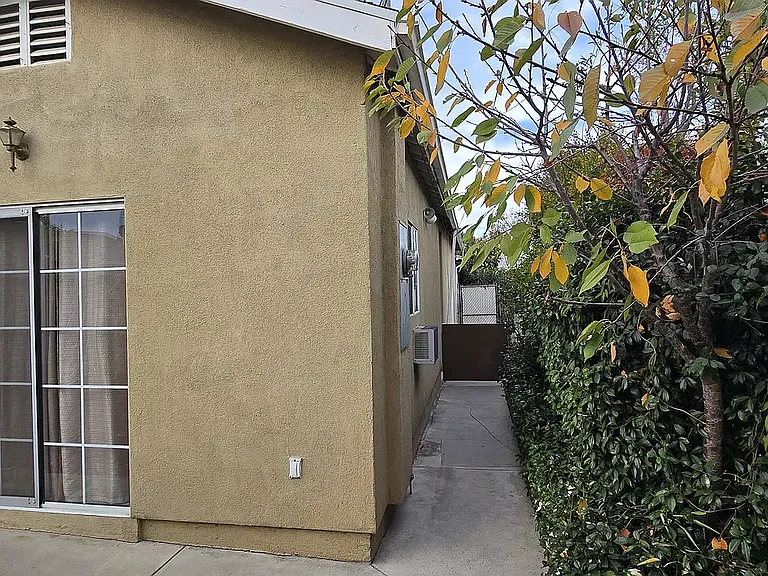6212 Zelzah Ave — Photo 4