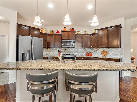 4th image of 3429 Sutton Dr
