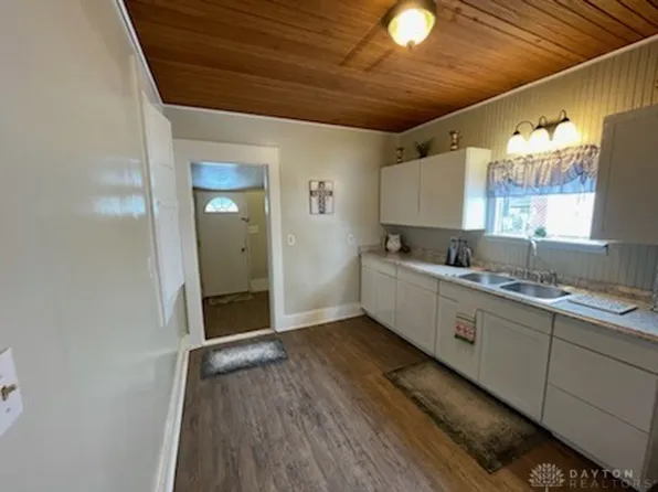 7050 Troy Rd, Springfield, OH 45502