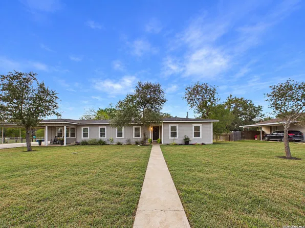 112 Live Oak, Poth, TX 78147