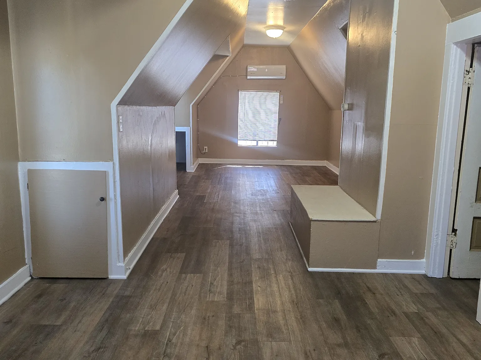 Studio, 1100 sqft, $1,500 — Photo 2