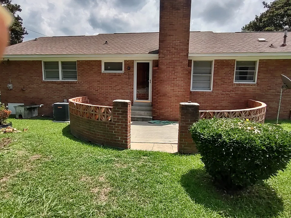 1420 Carousel Cir