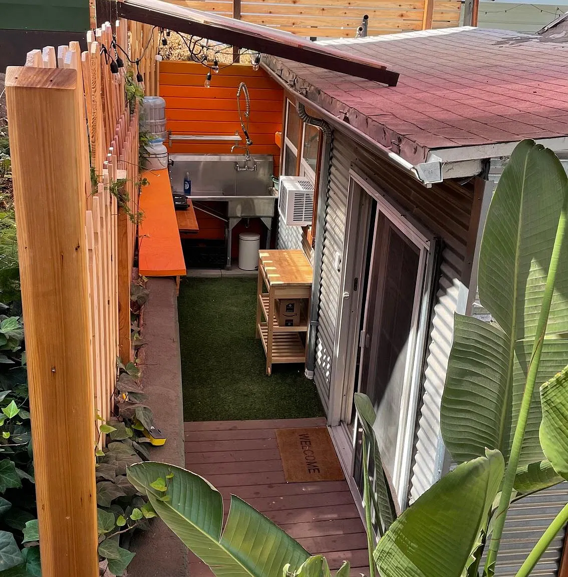 1/2 Fairbanks Pl, Los Angeles — Photo 1