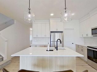 115 W Fireside St, Cochrane, AB T4C3C8
