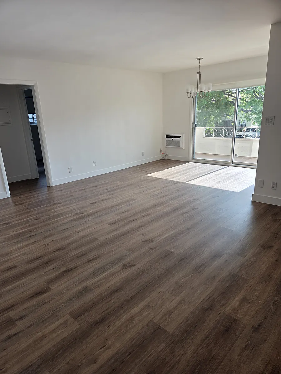Building Photo - 1047 S Shenandoah St #207