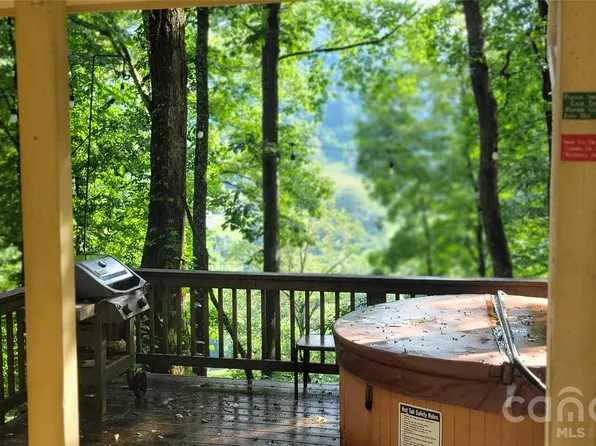 445 Allison Dr, Maggie Valley, NC 28751