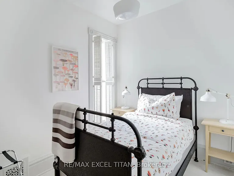 80 Willcocks St — Photo 14