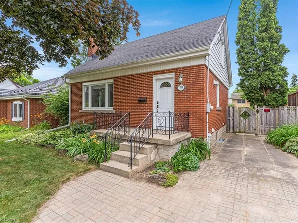799 Rockway Dr, Kitchener, ON N2G 3B6
