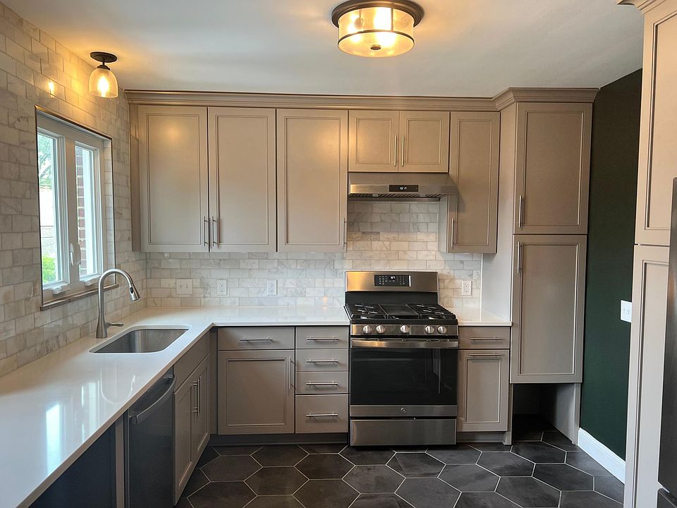 1st image of 2442 Northwest Blvd