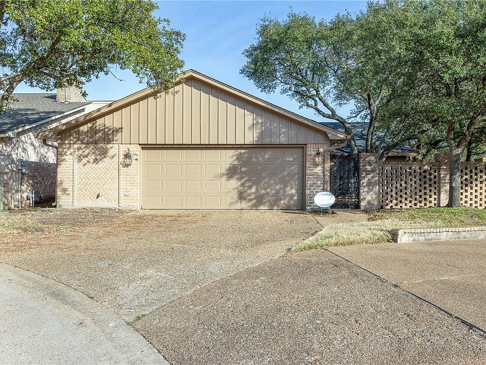 1st image of 1214 Brook Hollow Ct