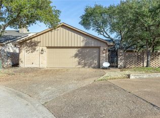 1214 Brook Hollow Ct, Bryan, TX 77802